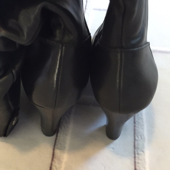 SOLD!!❤️😊❤️💕❤️BCBG boots - Picture 4 of 8